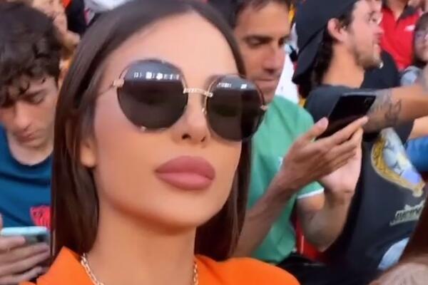 ANASTASIJA DOBILA POKLON OD PORODICE NOVOG DEČKA: Ponosno ga pokazala, a stajling za UTAKMICU NIKAD JAČI!