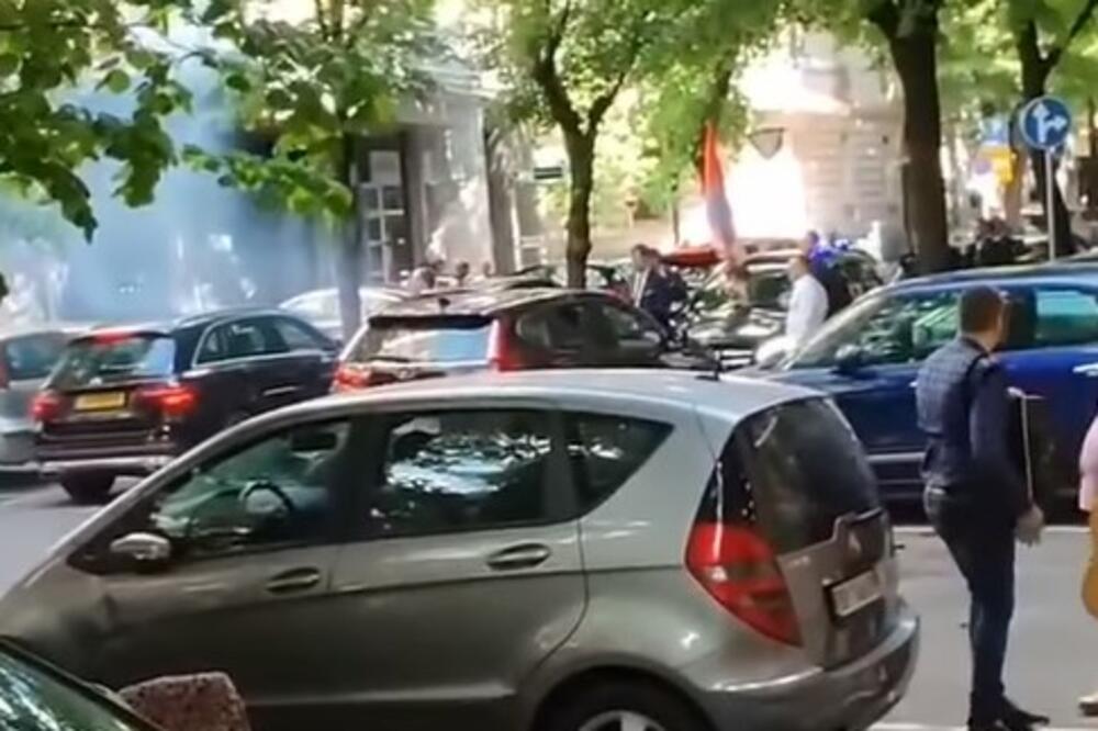 SPEKTAKULARNI DOČEK MLADE U BEOGRADU: Sve prštalo od VESELJA, dok se nije umešala POLICIJA! (VIDEO)