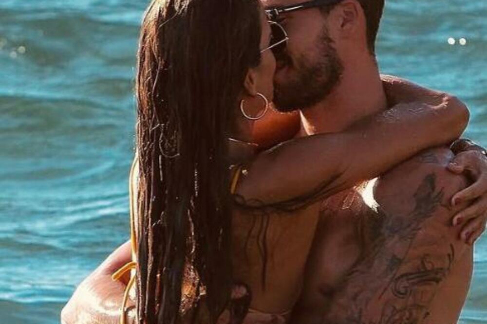 Posle lako devojkama fudbalera - VAPI ZA SE*SOM: Džaba mi potpetice i izazovni veš! (FOTO)