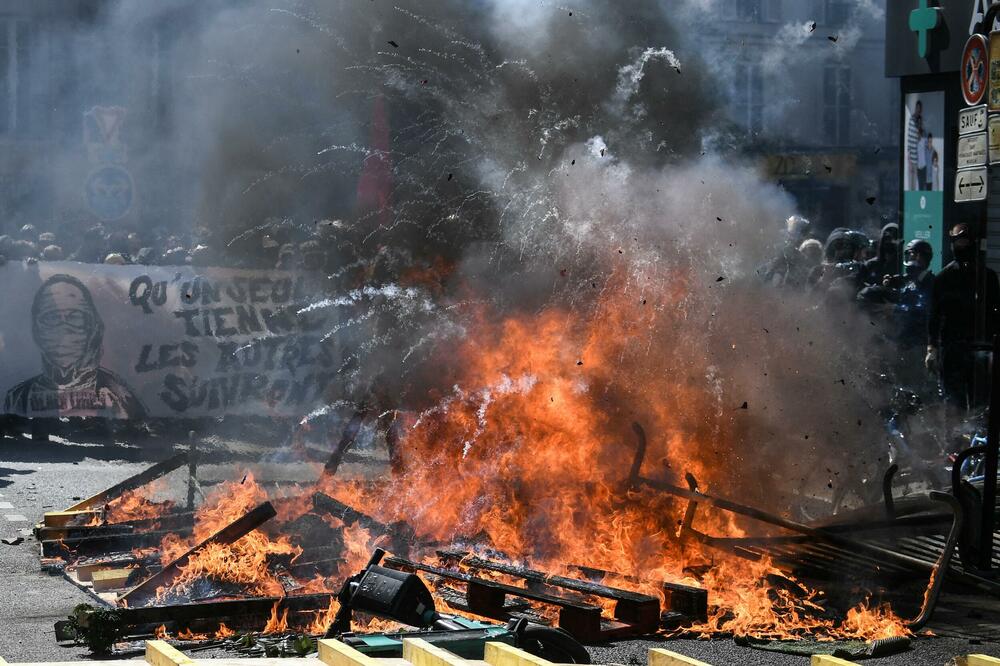 BUKA I BES SE NE SMIRUJU U FRANCUSKOJ: Makronove izjave samo dodale ULJE NA VATRU