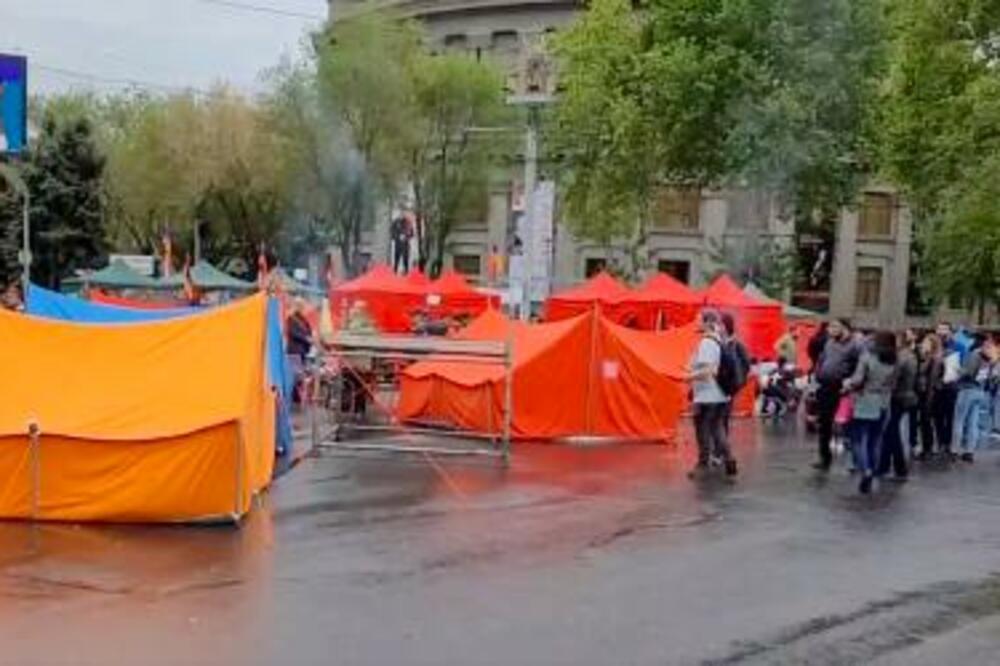 JERMENIJA NA NOGRAMA: Veliki protest OPOZICIJE, blokirane ulice u Jerevanu, imaju samo 1 ZAHTEV! (FOTO) (VIDEO)