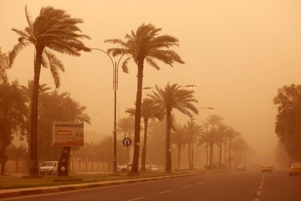 ALARMANTNO U TEHERANU: Grad u kandžama PEŠČANE OLUJE, zatvorene ŠKOLE i vladine kancelarije!