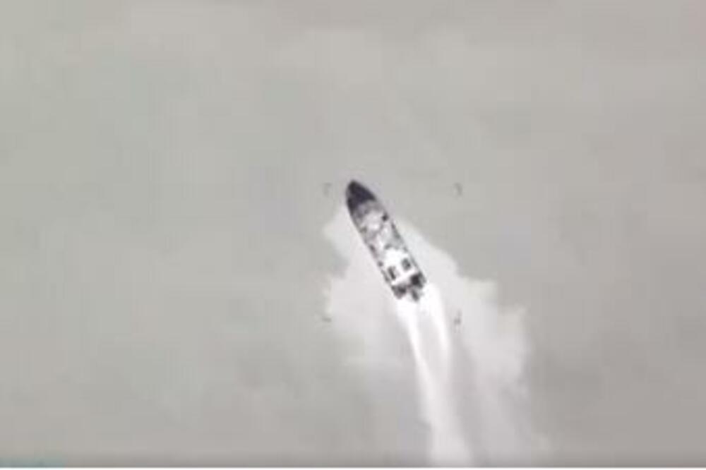 BARJAKTAR UNIŠTIO 2 RUSKA PATROLNA ČAMCA? Ukrajinci objavili snimak navodnog napada kod Zmijskog ostrva (VIDEO)