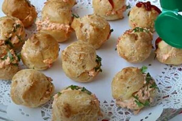 LJUBAV NA PRVI ZALOGAJ: Ovakve SLANE princes krofne sa 3 NADEVA još niste okusili! (RECEPT)