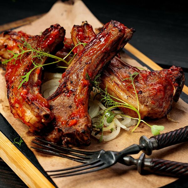 NALOŽENO HITNO POVLAČENJE NJEGUŠKIH REBARA IZ PRODAJE! Nikako ih nemojte jesti, U MESU PRONAĐENI CRVI