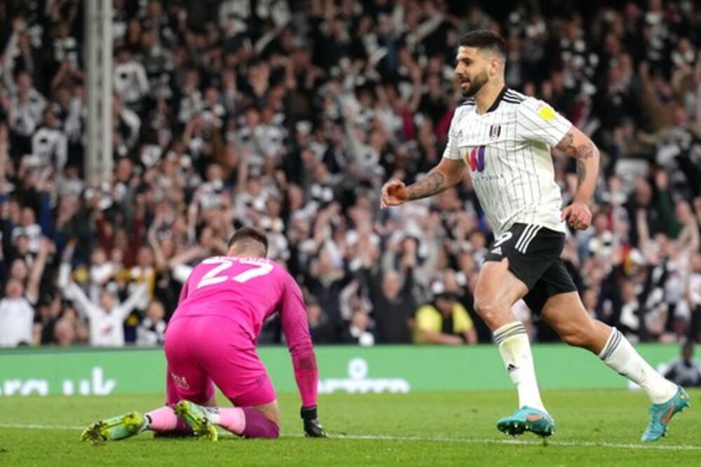 EVO GA - MITROVIĆ IZJEDNAČIO PA SRUŠIO REKORD! Napadač Fulama stigao do NESTVARNE brojke od 43 gola u Čempionšipu!