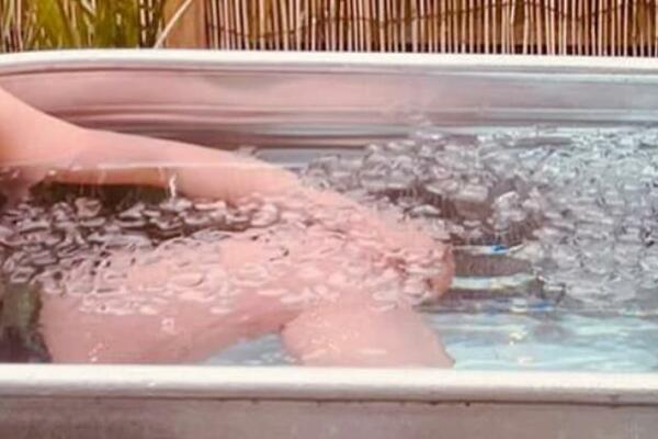 POKUŠALA DA URADI ISTO ŠTO I NOVAK ĐOKOVIĆ, PA UMRLA: Majka troje dece se SRUŠILA PRED SVIMA (VIDEO)