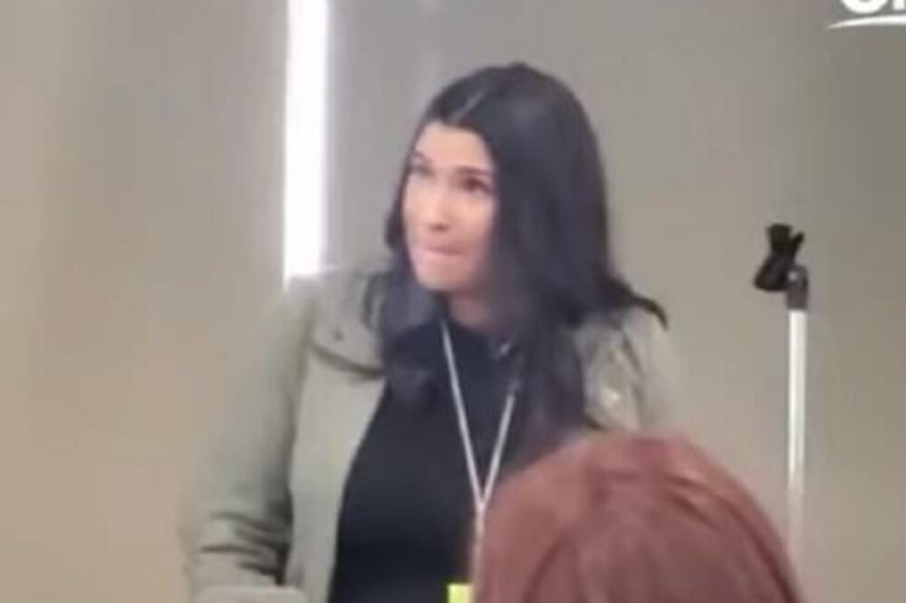POLITIČARKA KRENULA DA SE PORAĐA USRED GOVORA: Snimak sve ZGROZIO, ovo su radili IZA NJE (VIDEO)