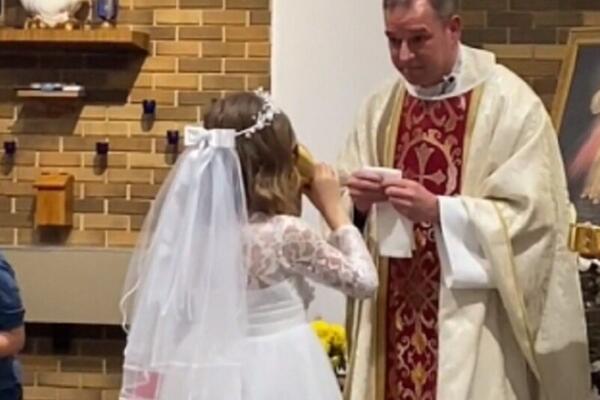 POGLEDAJTE NAJJAČI SNIMAK PRIČEŠĆA IKAD: Kada je uradila ovo sa VINOM, pop nije mogao DOĆI SEBI (VIDEO)