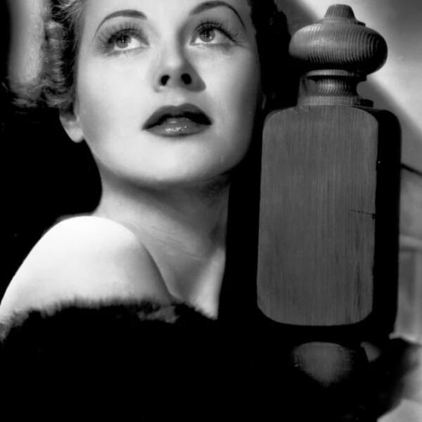 GOTOVO NIKO NE ZNA DA JE OVA ŽENA IZMISLILA WI-FI: Smatrana je za NAJLEPŠU, slike sve GOVORE (FOTO)