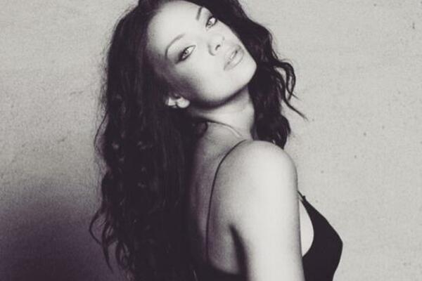 Haland na mukama - Manekenka bi da iskoristi Rajolinu smrt! MOLI GA SAMO JEDNO!