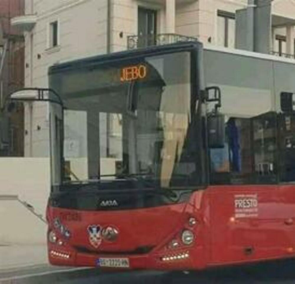 Autobus sa neobičnim natpisom