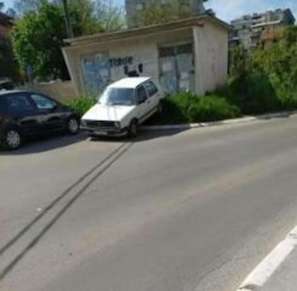 Parkiran auto u Grockoj