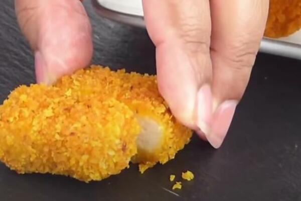 NAPRAVITE CHICKEN NUGGETS SAMI KOD KUĆE: Hrskave pileće kuglice VIŠE NEĆE NARUČIVATI (RECEPT)