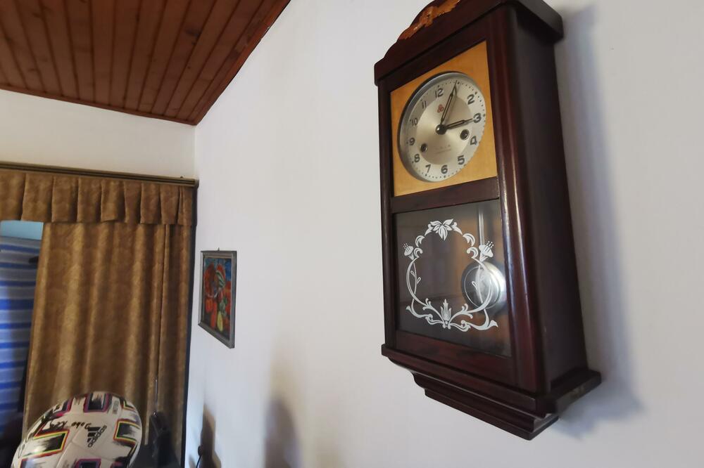 AKO VAM SAT U KUĆI STOJI NA OVOM MESTU BRZO GA POMERITE: Donosi LOŠU SREĆU u vaš dom