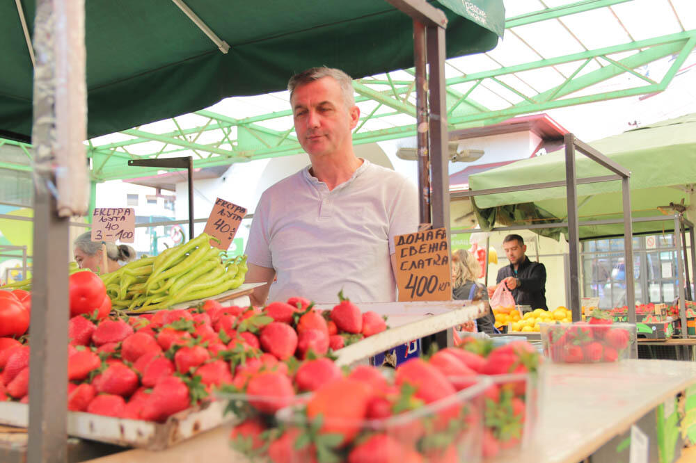 Kad na pijaci vidite „domaće“ jagode, uradite ovo i odmah ćete znati da li prodavac laže!