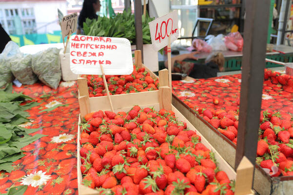 PRODAVAČICA NAPUSTLA TEZGU SA JAGODAMA, PA DOŽIVELA ŠOK KAD SE VRATILA: Zbog onog što su joj URADILI, zanemela je