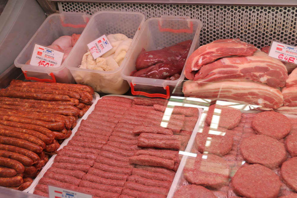 NOVOGODIŠNJA TRPEZA NE MOŽE BEZ MESA, ALI PAZITE GDE GA KUPUJETE! Inspekcija uputila UPOZORENJE potrošačima!