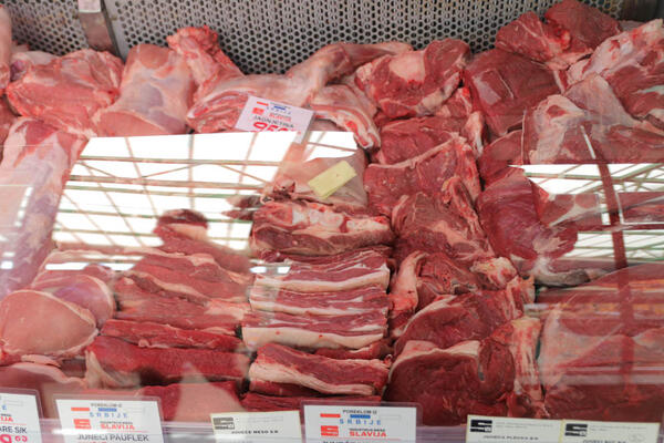 ODMRZNITE MESO ZA 5 MINUTA, OVAJ TRIK NE ZNAJU NI PROFI KUVARI: Potrebno je samo da mu uradite OVO