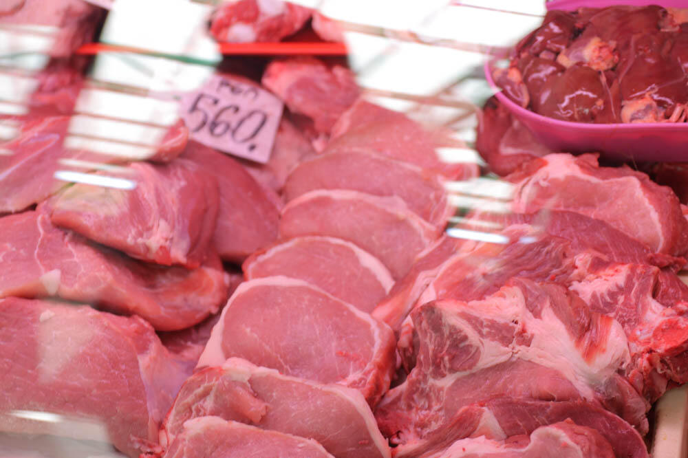 Ovo je najopasnija vrsta mesa: Ni sa dimljenjem i pečenjem nećete izbeći trovanje, zbog njega se oglasio i BATUT
