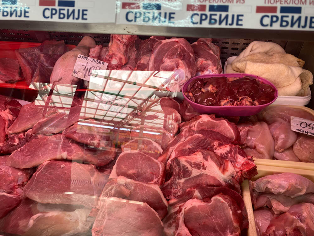 Sveže meso u prodavnici