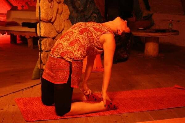 IZ KNEZ MIHAILOVE NA PLANINU: Katarina se preselila podno planine Rudnik i postala intruktor joge (FOTO)