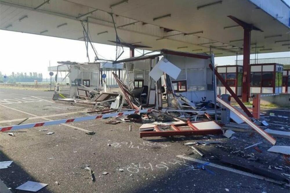 DRAMA NA GRANICI HRVATSKE I MAĐARSKE: Bugarin kombijem razneo kućice, u naletu povređeno više osoba!