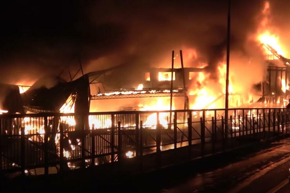 STRAVIČAN POŽAR NA PALILULI: Zapalio se objekat PKB-a!