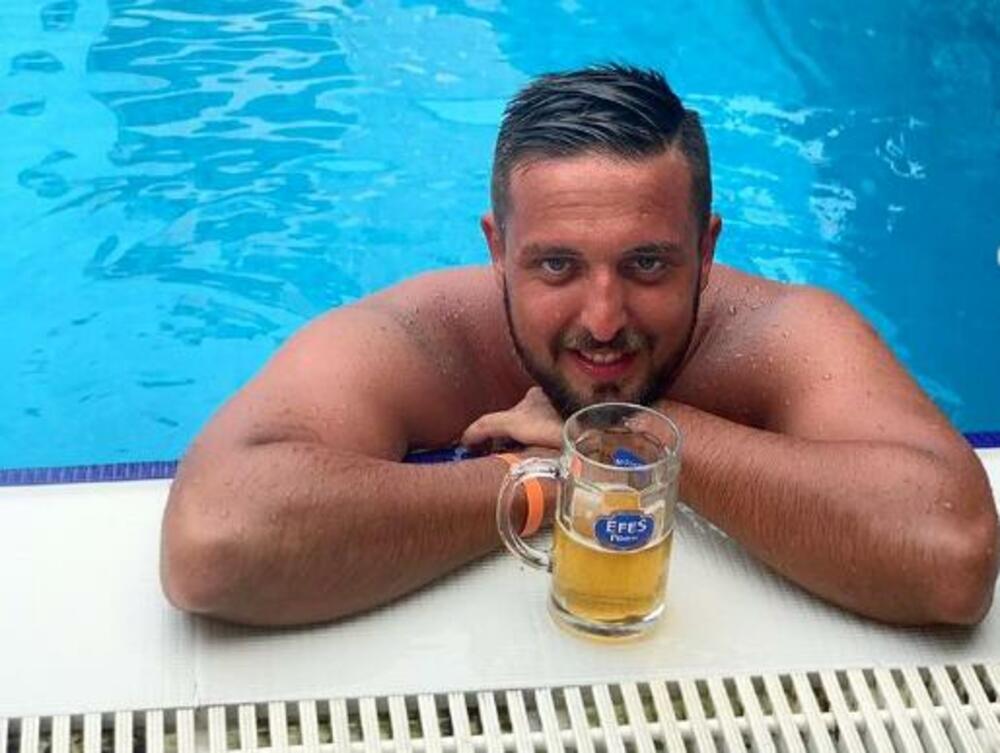 NERVIRAM SE CEO DAN! Stefan priznao da mu je teško kada otkaže ove nastupe! Iskreno za Espreso!