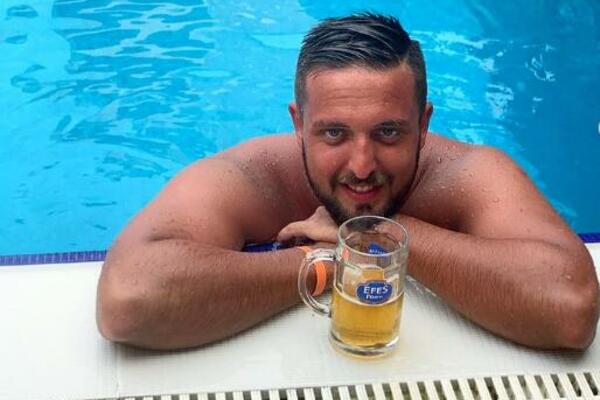 NERVIRAM SE CEO DAN! Stefan priznao da mu je teško kada otkaže ove nastupe! Iskreno za Espreso!