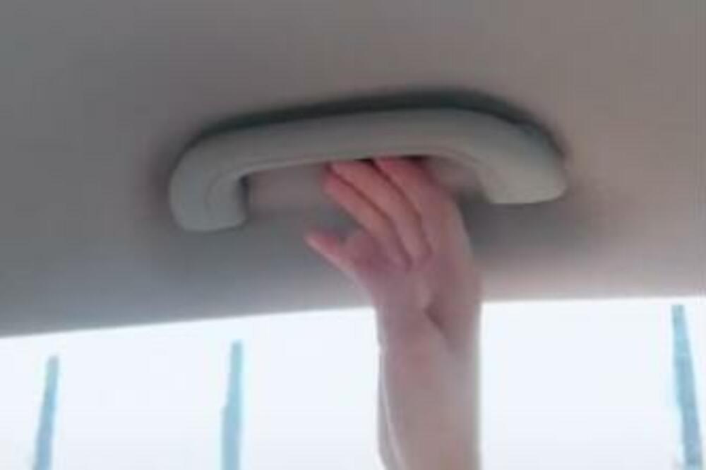 DA LI ZNATE ČEMU SLUŽI I KAKO SE KORISTI RUČKA IZNAD PROZORA U VAŠEM AUTOMOBILU? (VIDEO)