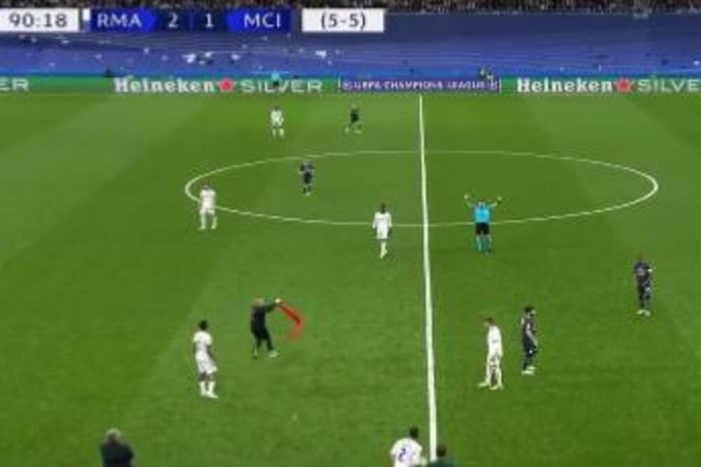 HAOS U MADRIDU: Muškarac sa zastavom Albanije prekinuo POLUFINALE LIGE SAMPIONA! (VIDEO)