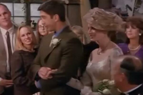 GLUMICA IZ SERIJE "PRIJATELJI" OTKRILA ŠTA KORISTI, SVI U ŠOKU: Konzumira to u 58. godini (FOTO)