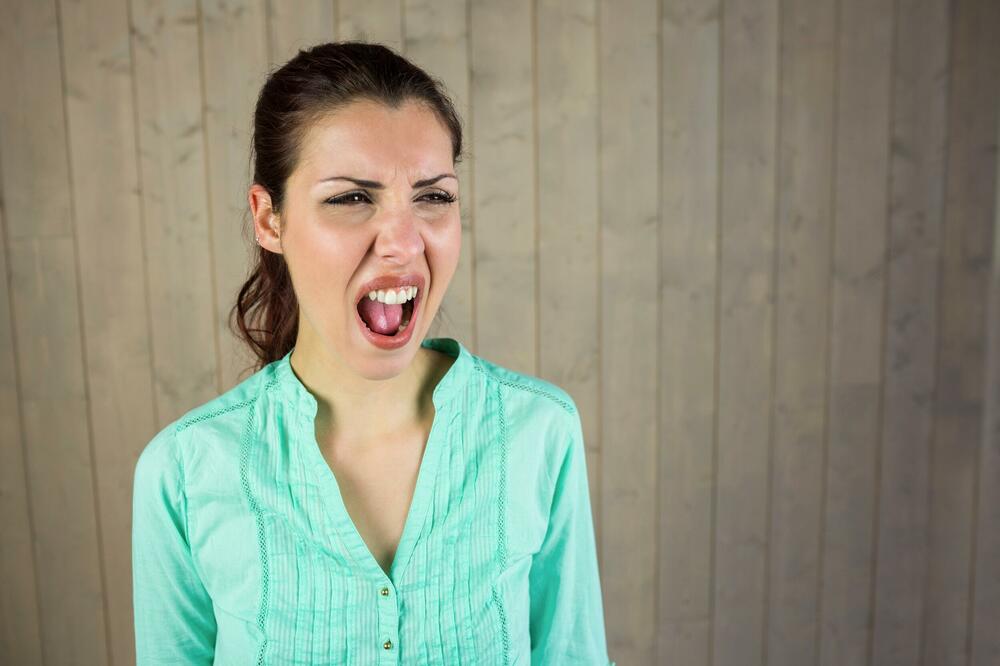 SVI PEVAMO OVE PESME, A NE ZNAMO NJIHOVO PRAVO ZNAČENJE: U ovoj se peva o UHODI i svi je biraju za PRVI PLES