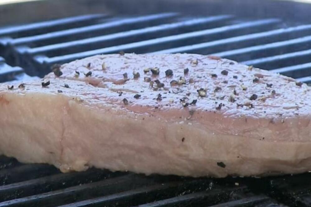 ŽIVITE U ZABLUDI ČITAV ŽIVOT: Crvena tečnost koja curi iz šnicle NIJE KRV, već neka potpuno druga stvar