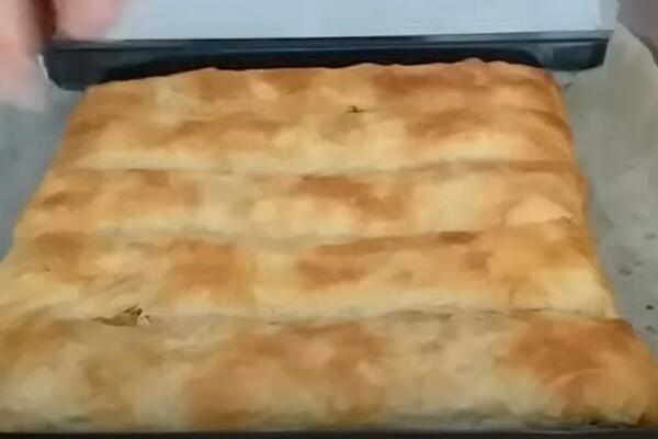 STAVITE KAŠIČICU 1 SASTOJKA U POSNU PITU SA JABUKAMA: Prava STARINSKA kakvu samo NAŠE BAKE SPEMAJU