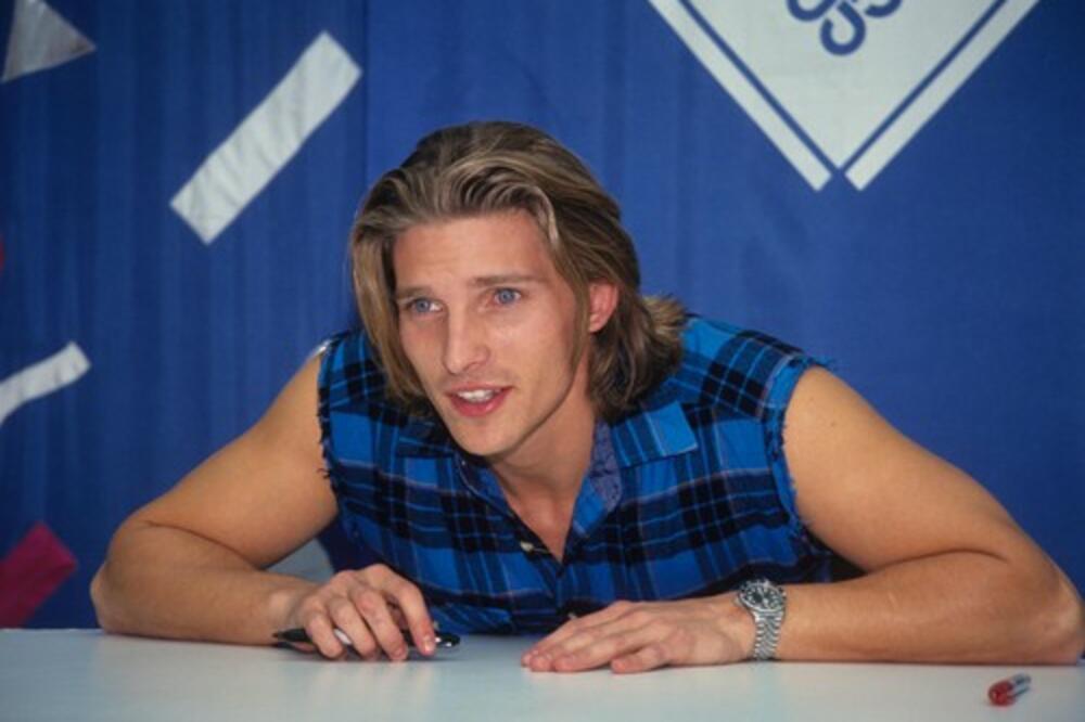 AU, KAKAV ŠOK! SLAVNI GLUMAC OSTAVIO TRUDNU ŽENU NAKON 23 GODINE BRAKA: Razlog će vas ZAPANJITI, neviđena drama!