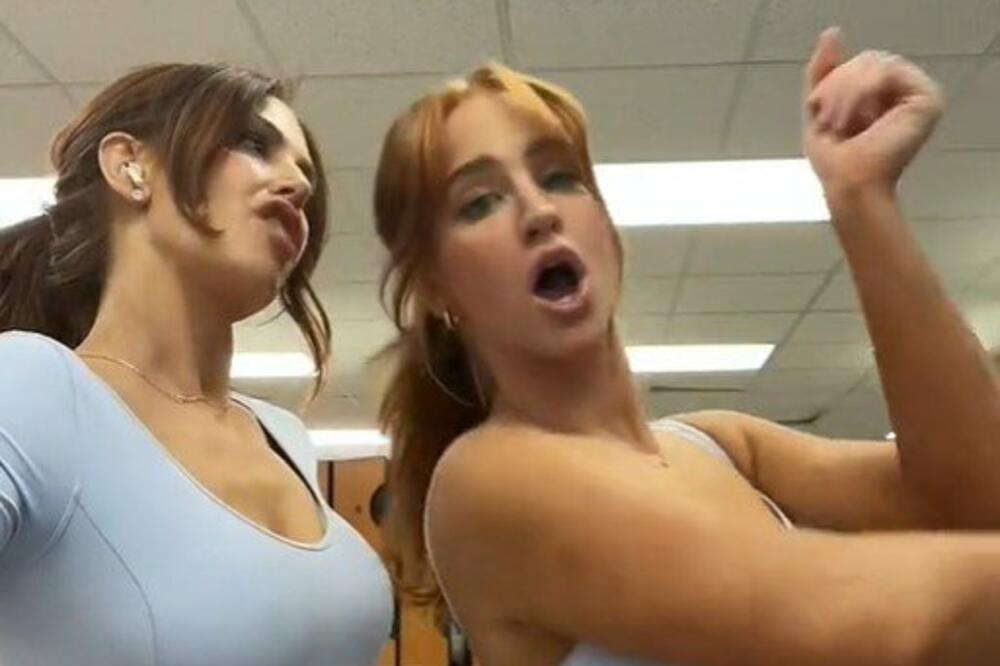 POKAZALA JE ŠTA JOJ MAJKA RADI NA SNIMKU, ODLEPIĆETE: Teraju je iz kadra zbog toga (VIDEO)