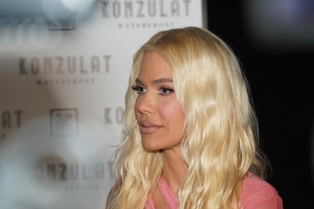 NATAŠA BEKVALAC OTVORENO O HANINOJ PRVOJ LJUBAVI: "Nisam mama zbog koje klinci dolaze kod nas i PREVRĆU OČIMA"!