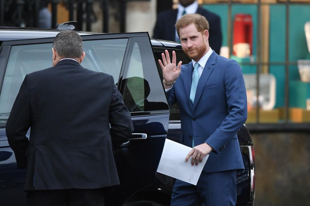 NAKON MESECI SPEKULACIJA, SITUACIJA JE SADA JASNA! Princ Hari se vraća u Englesku bez Megan, SVE JE POTVRĐENO!