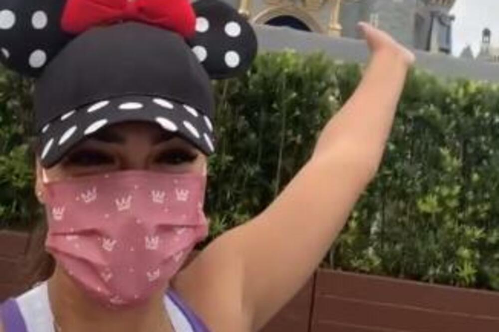 OVA DADILJA NUDI USLUGU KOJA JOJ DONOSI 3.000 PO SATU: Kada čujete šta UME, odmah ćete je ANGAŽOVATI (VIDEO)