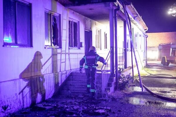 Električar Siniša iznervirao vatrogasca komentarom na snimak požara: Dete ne bi uradilo to što ste vi! (VIDEO)