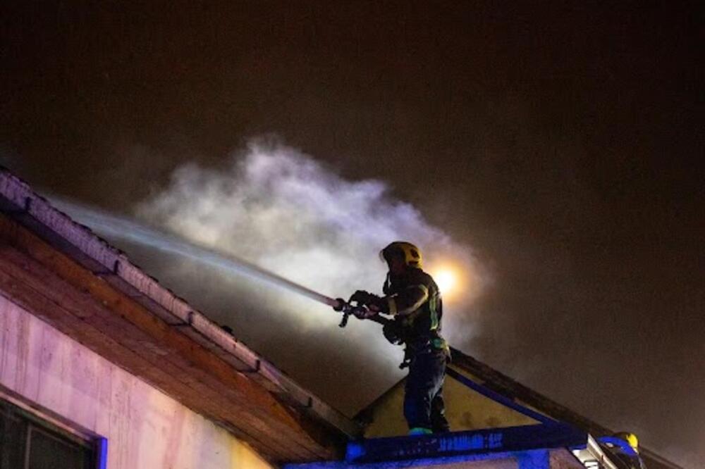 VELIKI POŽAR U ZAGREBU: 30-ak vatrogasaca u borbi sa stihijom