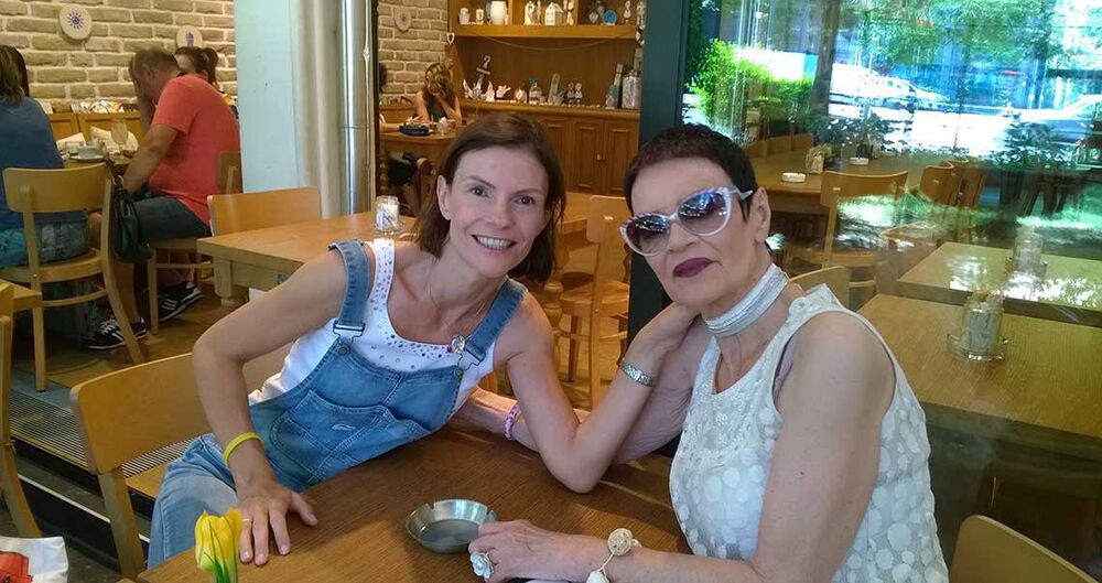 Ana je u osamnaestoj godini upoznala oca