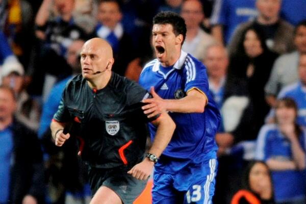 OGLASIO SE SUDIJA NAJVEĆE KRAĐE U LŠ - Balak i Drogba ga umalo pojeli! MORAO SAM BAR JEDAN PENAL DA SVIRAM!