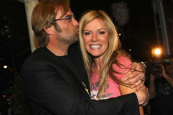 KONOBARICA KOJA JE OSVOJILA KLOPA: Treći sastanak bio presudan! Pored nje mu agent ne treba!