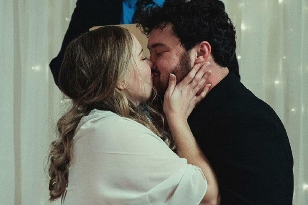 BILE SU NAJBOLJE DRUGARICE, A SADA SU MUŽ I ŽENA: U momentu se sve promenilo! (FOTO)