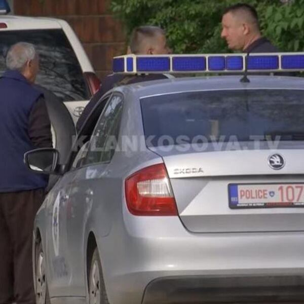 UHAPŠENA DVA ALBANCA NA KOSOVU: Diler pred policijom progutao KESICU KOKAINA, u pretresu stana pronašli CEO ARSENAL