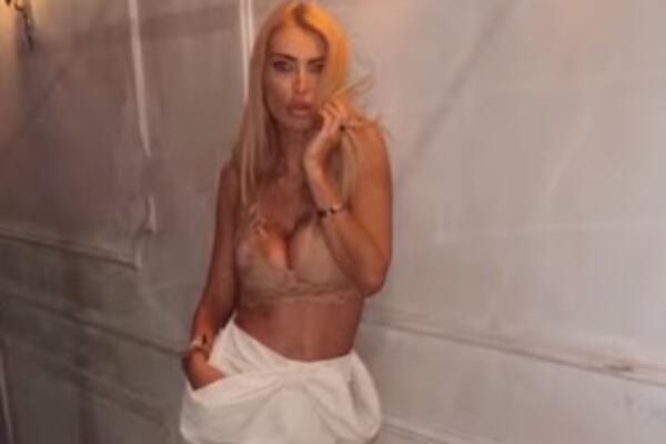 KRATKA SUKNJICA I ČIPKASTI TOP! Sneža Borjan se "uvijala" ispred kamera u nikad izazovnijem izdanju! (VIDEO)