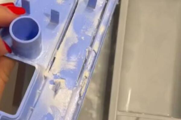 STAVILA JE OVAJ ZAČIN U PRAŠAK ZA VEŠ I OPRALA GA: Pokajaćete se što OVO niste RADILI RANIJE